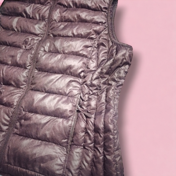 32°Heat Lightweight Water Resistant Puff Vest | Size XL | Mulberry | EUC - Picture 11 of 11